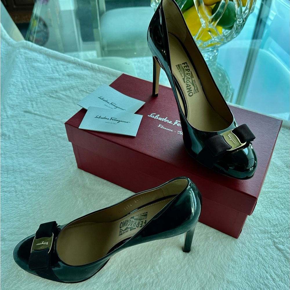 Ferragamo Black Patent leather pump - NEW